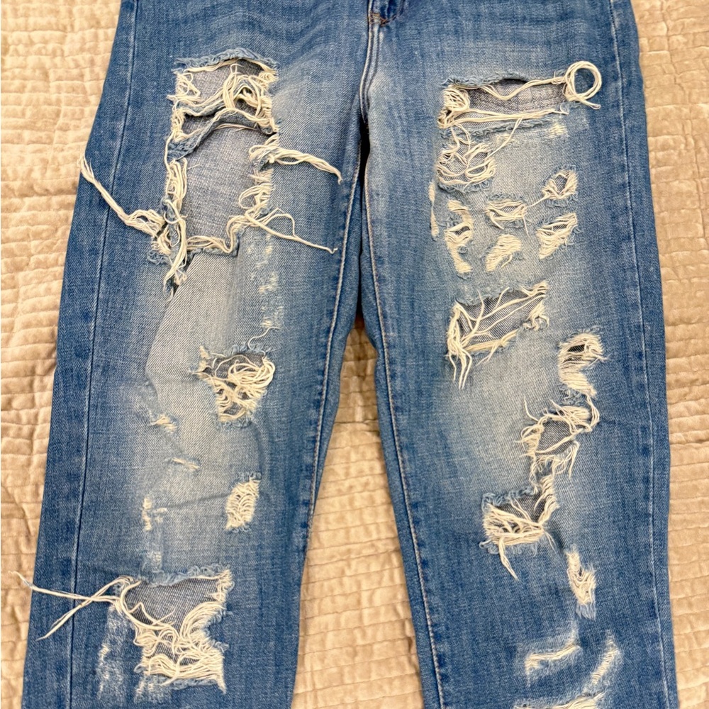 Distressed jeans - Picture 2 of 6